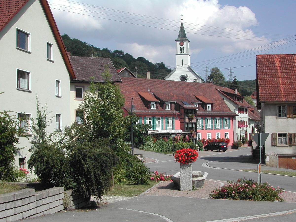 Gasthaus-Pension Zum Kreuz Stuhlingen Dış mekan fotoğraf